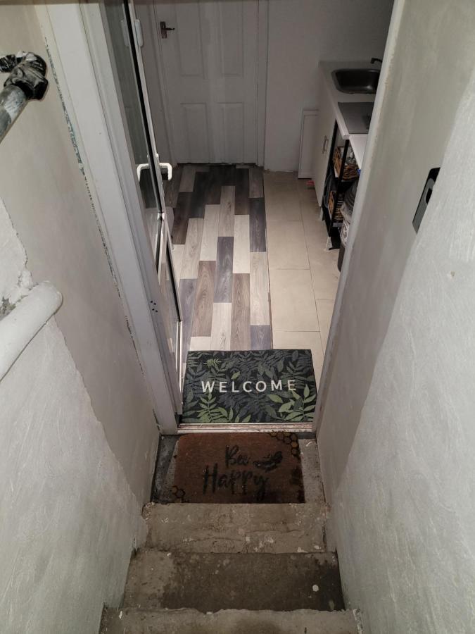 Hidden Treasure-Netflix And Wi-Fi-Basement Flat Apartment Gillingham  Exterior photo