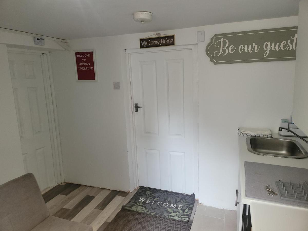 Hidden Treasure-Netflix And Wi-Fi-Basement Flat Apartment Gillingham  Exterior photo